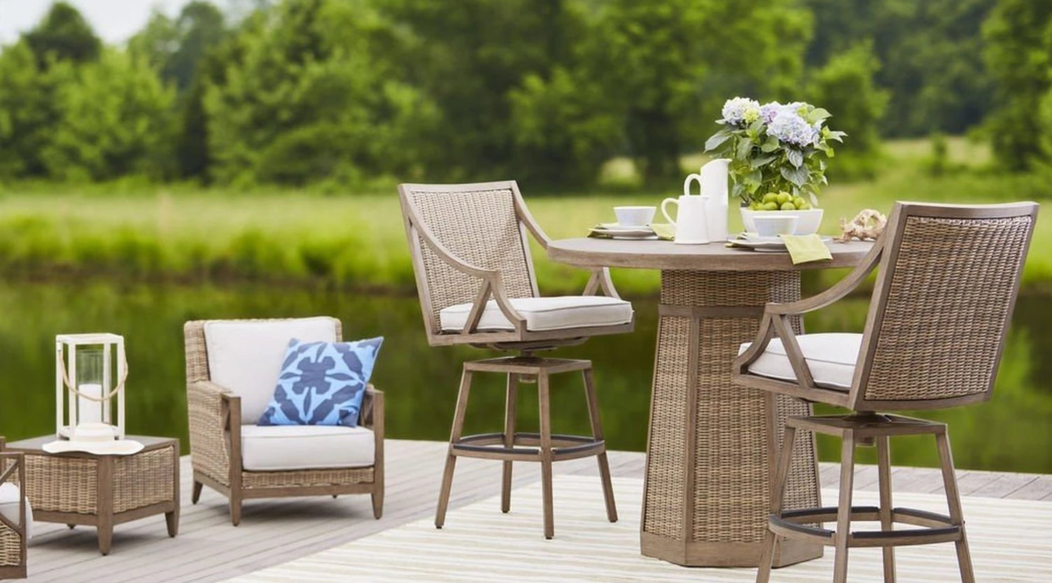 Tips To Choose The Right Backyard Furniture